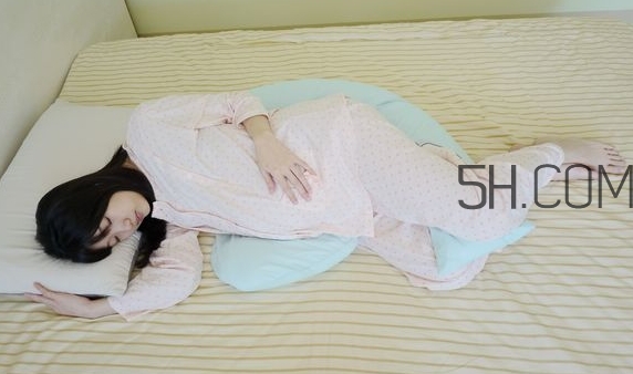 哺乳枕有必要買嗎？哺乳枕有用嗎？