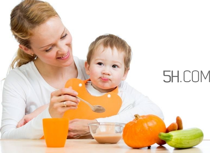 教會寶寶自己吃飯，你做到這些了嗎？