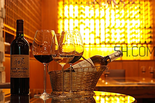 過(guò)期紅酒怎么美容 過(guò)期的紅酒能做面膜嗎 過(guò)期紅酒怎么美容 過(guò)期的紅酒能做面膜嗎