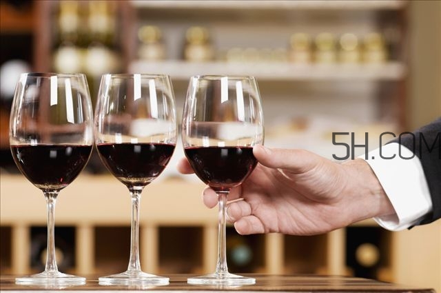 過(guò)期紅酒怎么美容 過(guò)期的紅酒能做面膜嗎 過(guò)期紅酒怎么美容 過(guò)期的紅酒能做面膜嗎