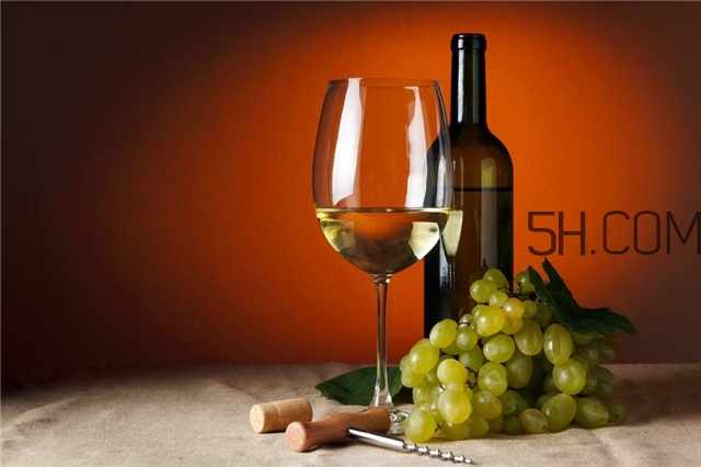 過(guò)期紅酒怎么美容 過(guò)期的紅酒能做面膜嗎 過(guò)期紅酒怎么美容 過(guò)期的紅酒能做面膜嗎
