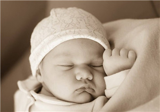 新生兒用什么枕頭好？新生兒枕頭的挑選