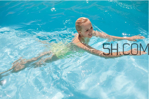 游泳要帶耳塞嗎？游泳可以治頸椎病嗎？