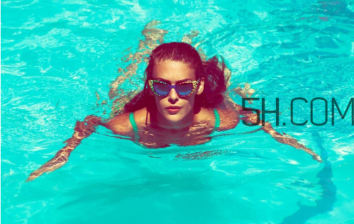 游泳要帶耳塞嗎？游泳可以治頸椎病嗎？