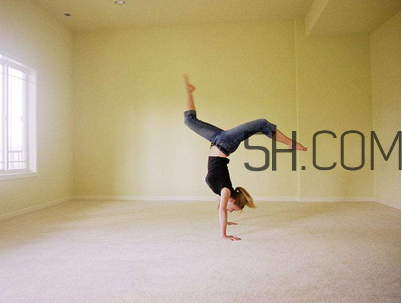 深蹲會讓小腿變粗嗎？倒立能減肚子上的肉嗎？