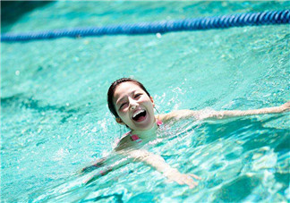 游泳要帶耳塞嗎？游泳可以治頸椎病嗎？