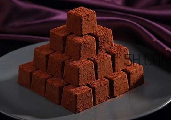 黑巧克力好吃還是松露巧克力好吃？黑巧克力和松露巧克力區(qū)別