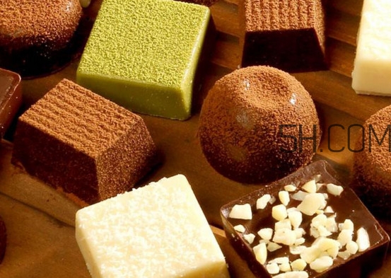 黑巧克力好吃還是松露巧克力好吃？黑巧克力和松露巧克力區(qū)別