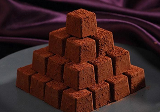 黑巧克力好吃還是松露巧克力好吃？黑巧克力和松露巧克力區(qū)別