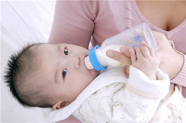 順產(chǎn)后不喂奶怎么回奶 順產(chǎn)后不喂奶多久能回奶 順產(chǎn)后不喂奶怎么回奶 順產(chǎn)后不喂奶多久能回奶