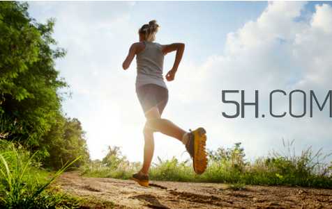 早上有霧跑步有什么影響？跑步肌肉拉傷怎么辦？