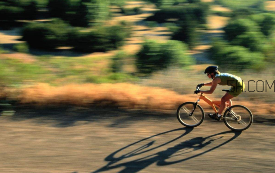 早晨跑步空腹好嗎？騎單車和跑步哪個(gè)減肥效果好？