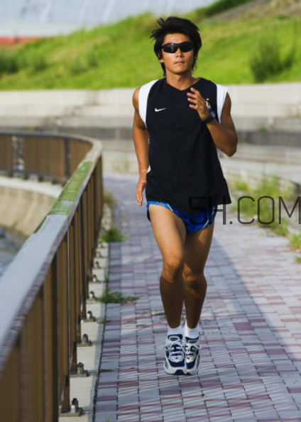 跑步時(shí)間多長(zhǎng)合適？跑步用什么鞋？