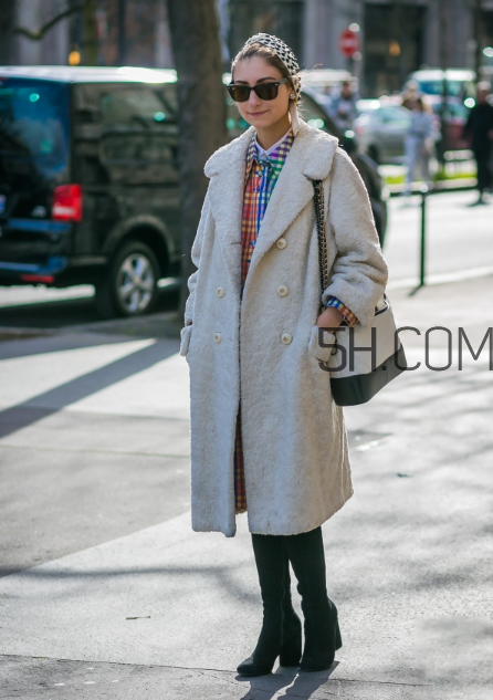 白色包包配什么衣服？白色包包怎么搭配？