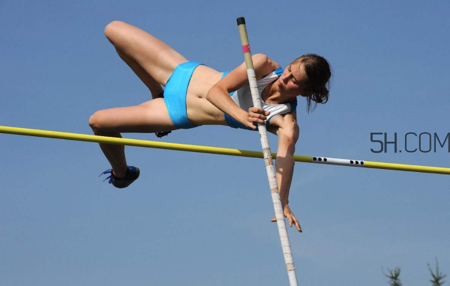 如何做好撐桿跳高運(yùn)動(dòng)？背越式跳高的七大技巧