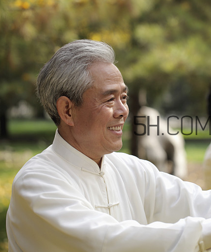 頸椎病能游泳嗎？頸椎病能引起胸疼嗎？