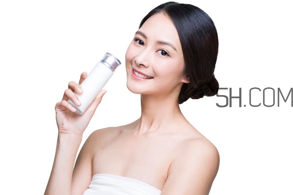 水乳放冰箱里好嗎 水乳放哪里保存最好 水乳放冰箱里好嗎 水乳放哪里保存最好