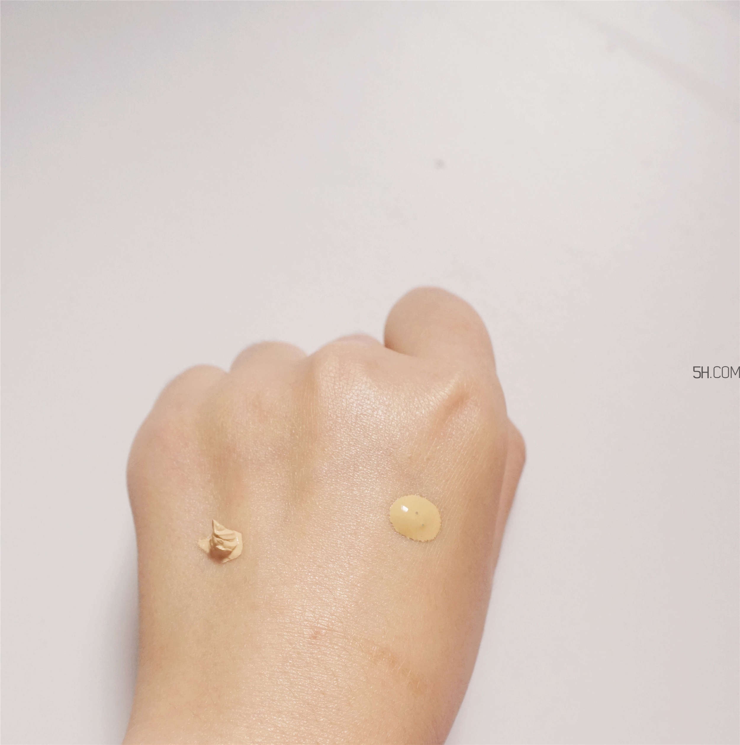 芭比波朗蟲草粉底液和covermark中草粉底霜哪個好? 芭比波朗蟲草粉底液和covermark中草粉底霜哪個好?