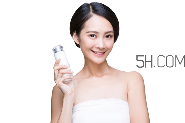 水乳放冰箱里好嗎 水乳放哪里保存最好 水乳放冰箱里好嗎 水乳放哪里保存最好