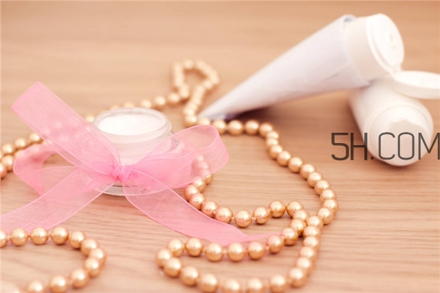 水乳放冰箱里好嗎 水乳放哪里保存最好 水乳放冰箱里好嗎 水乳放哪里保存最好