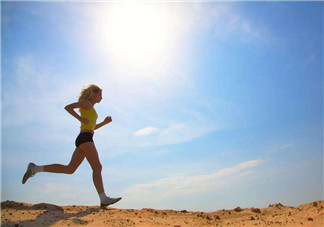 跑步小腹痛是怎么回事？深蹲減肥比跑步更有效嗎？