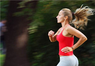早上有霧跑步有什么影響？跑步肌肉拉傷怎么辦？