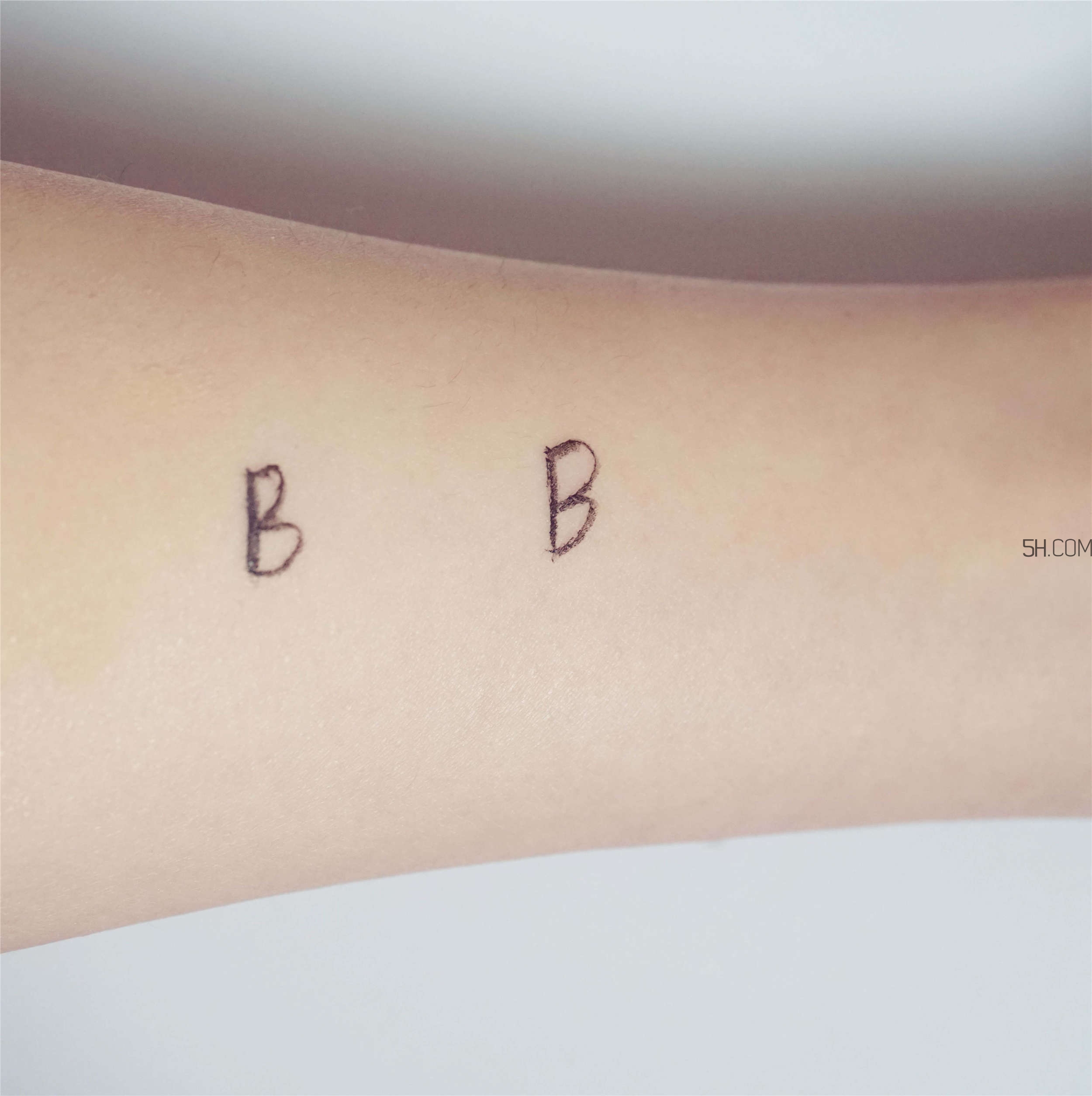 芭比波朗蟲草粉底液和covermark中草粉底霜哪個好? 芭比波朗蟲草粉底液和covermark中草粉底霜哪個好?