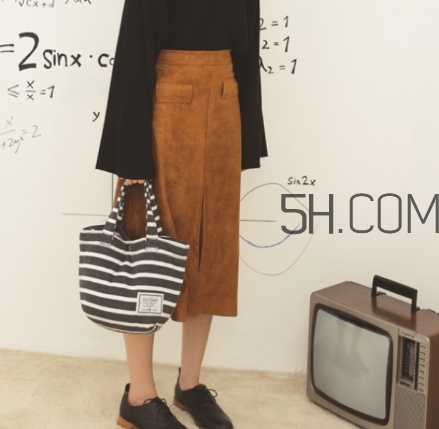 焦糖色配什么顏色好看？焦糖色褲子配什么顏色上衣