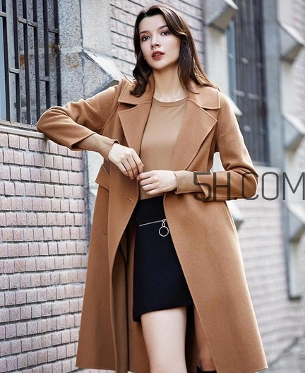 焦糖色配什么顏色好看？焦糖色褲子配什么顏色上衣