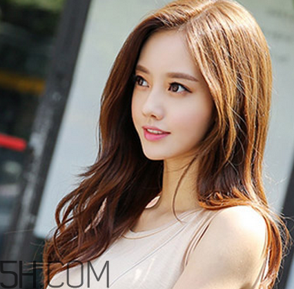 秋季女人如何保養(yǎng)？秋天要涂防曬霜嗎？