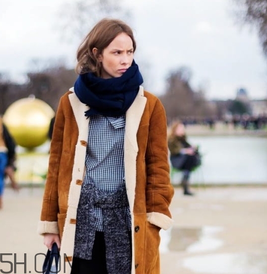 焦糖色是駝色嗎？焦糖色和深駝色區(qū)別