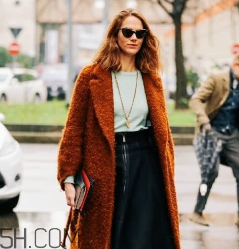 焦糖色是駝色嗎？焦糖色和深駝色區(qū)別