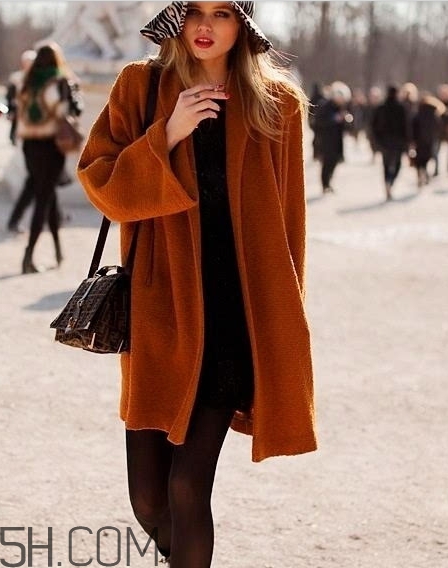 焦糖色是駝色嗎？焦糖色和深駝色區(qū)別