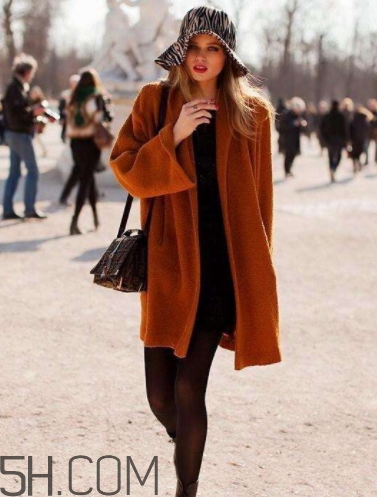 焦糖色是駝色嗎？焦糖色和深駝色區(qū)別