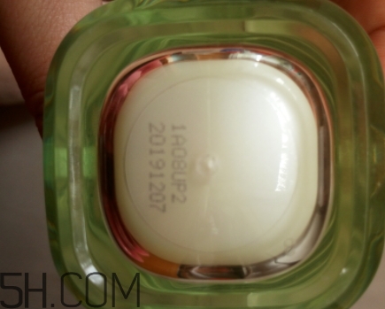 百雀羚爽膚水怎么樣？百雀羚爽膚水含酒精嗎？