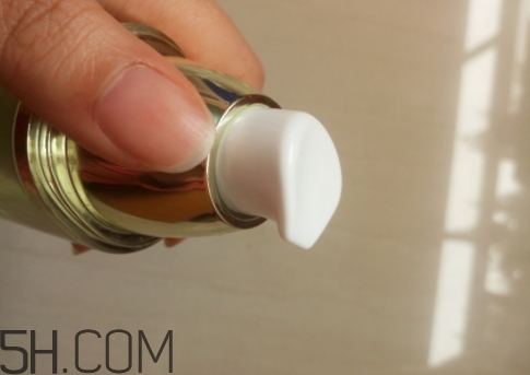 百雀羚爽膚水怎么樣？百雀羚爽膚水含酒精嗎？