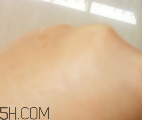 百雀羚爽膚水怎么樣？百雀羚爽膚水含酒精嗎？