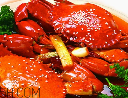 香辣蟹可以用啤酒燒嗎 吃香辣蟹能喝酒嗎 香辣蟹可以用啤酒燒嗎 吃香辣蟹能喝酒嗎