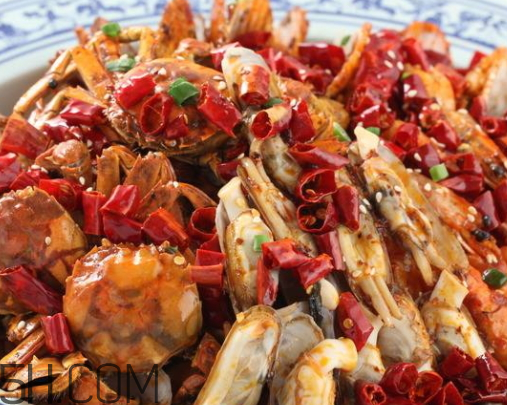 香辣蟹可以用啤酒燒嗎 吃香辣蟹能喝酒嗎 香辣蟹可以用啤酒燒嗎 吃香辣蟹能喝酒嗎