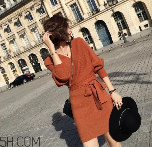 焦糖色毛衣配什么外套？焦糖色毛衣配什么顏色外套好看