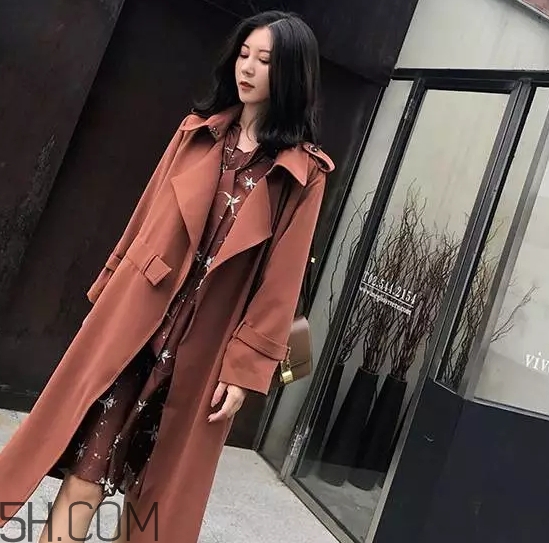 焦糖色毛衣配什么外套？焦糖色毛衣配什么顏色外套好看