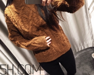 焦糖色毛衣配什么外套？焦糖色毛衣配什么顏色外套好看