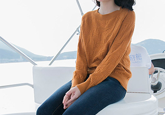 焦糖色毛衣配什么外套？焦糖色毛衣配什么顏色外套好看