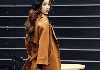 焦糖色大衣配什么顏色圍巾？焦糖色呢子配什么圍巾