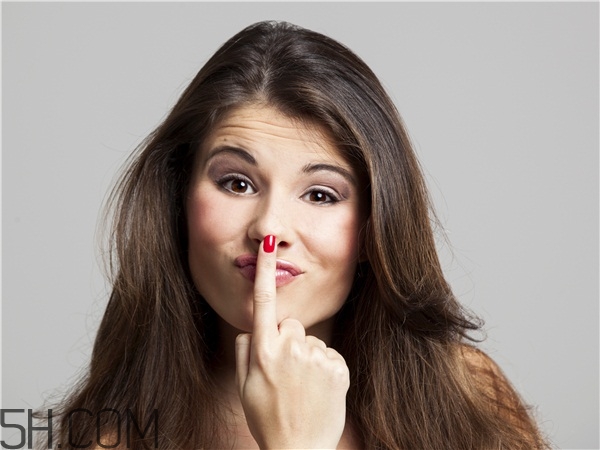 鼻頭粉刺不去除會導致毛孔變大嗎