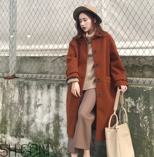 焦糖色風衣配什么褲子？焦糖色風衣搭配褲子顏色