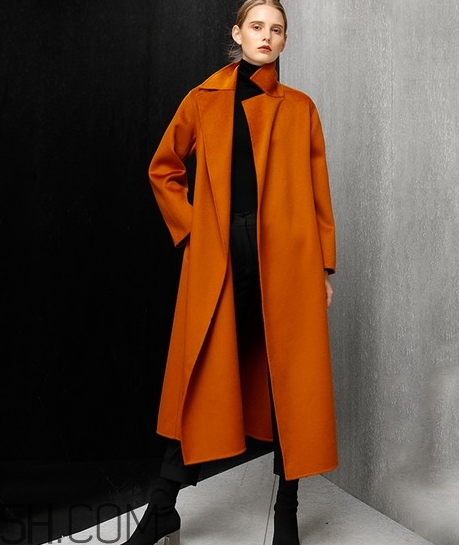 焦糖色風(fēng)衣配什么顏色好看？焦糖色風(fēng)衣怎么搭配