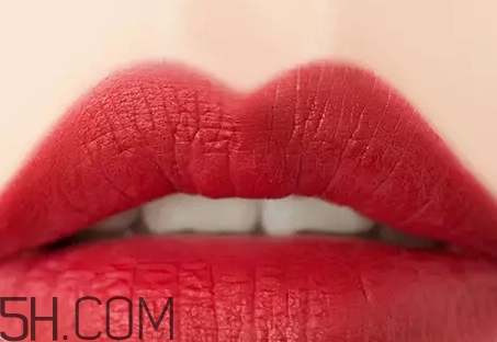 姨媽色口紅適合什么膚色？姨媽色口紅顯白嗎