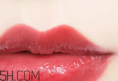 姨媽色口紅適合什么膚色？姨媽色口紅顯白嗎