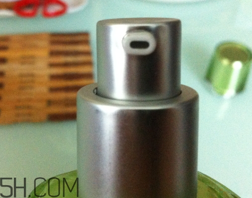 百雀羚乳液怎么打開？百雀羚乳液瓶蓋怎么開